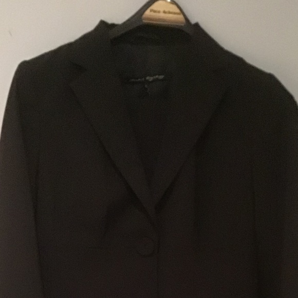 Designer 3-piece suit includes pants and pencil skirt - Picture 3 of 4